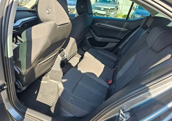 Skoda Octavia cena 134999 przebieg: 7170, rok produkcji 2023 z Brwinów małe 301